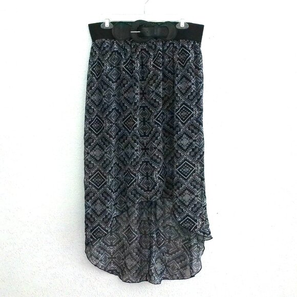 No boundaries, black and white, geometric pattern, high-low skirt - Picture 1 of 6